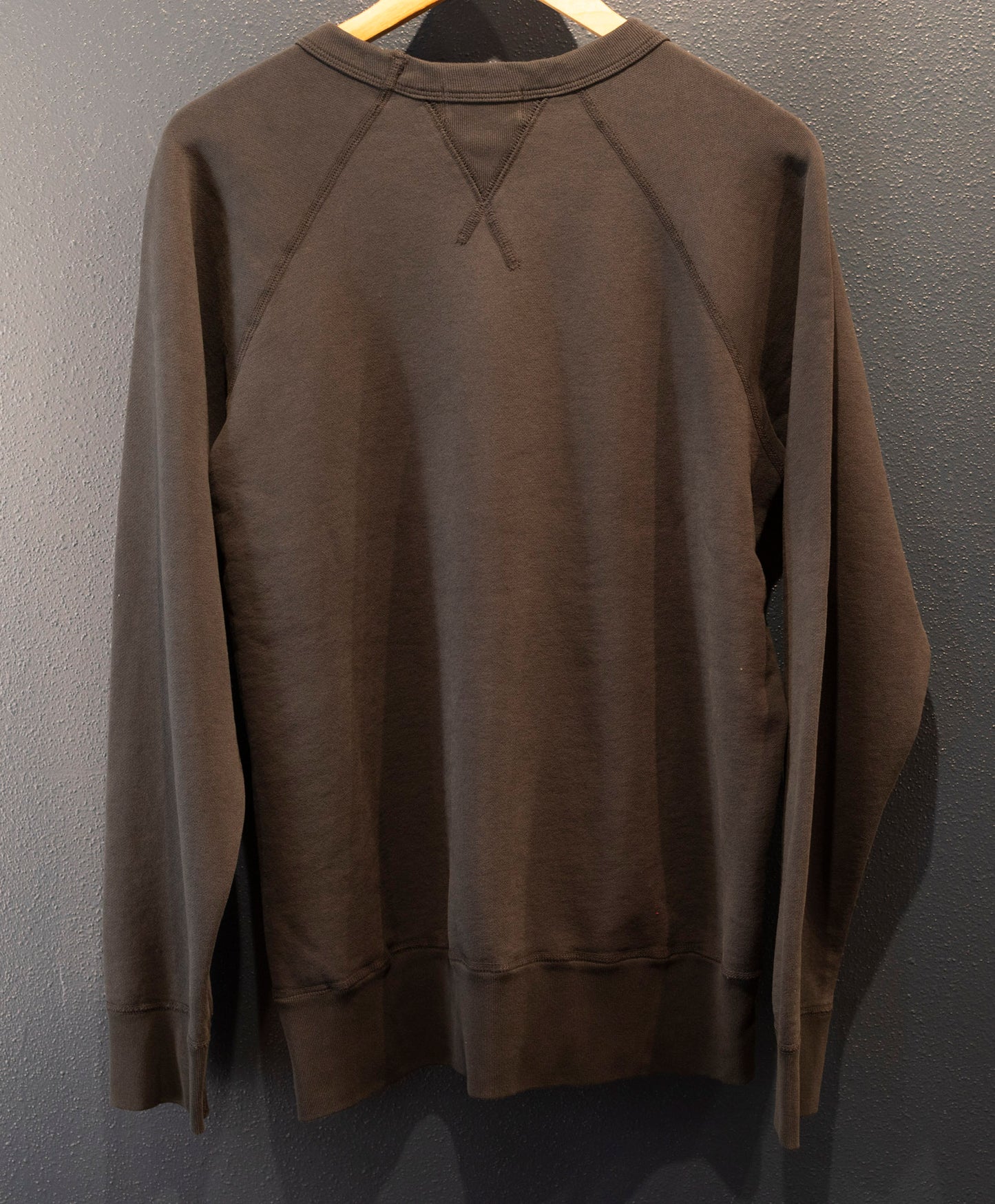 "WV" Raglan Sweat - Black