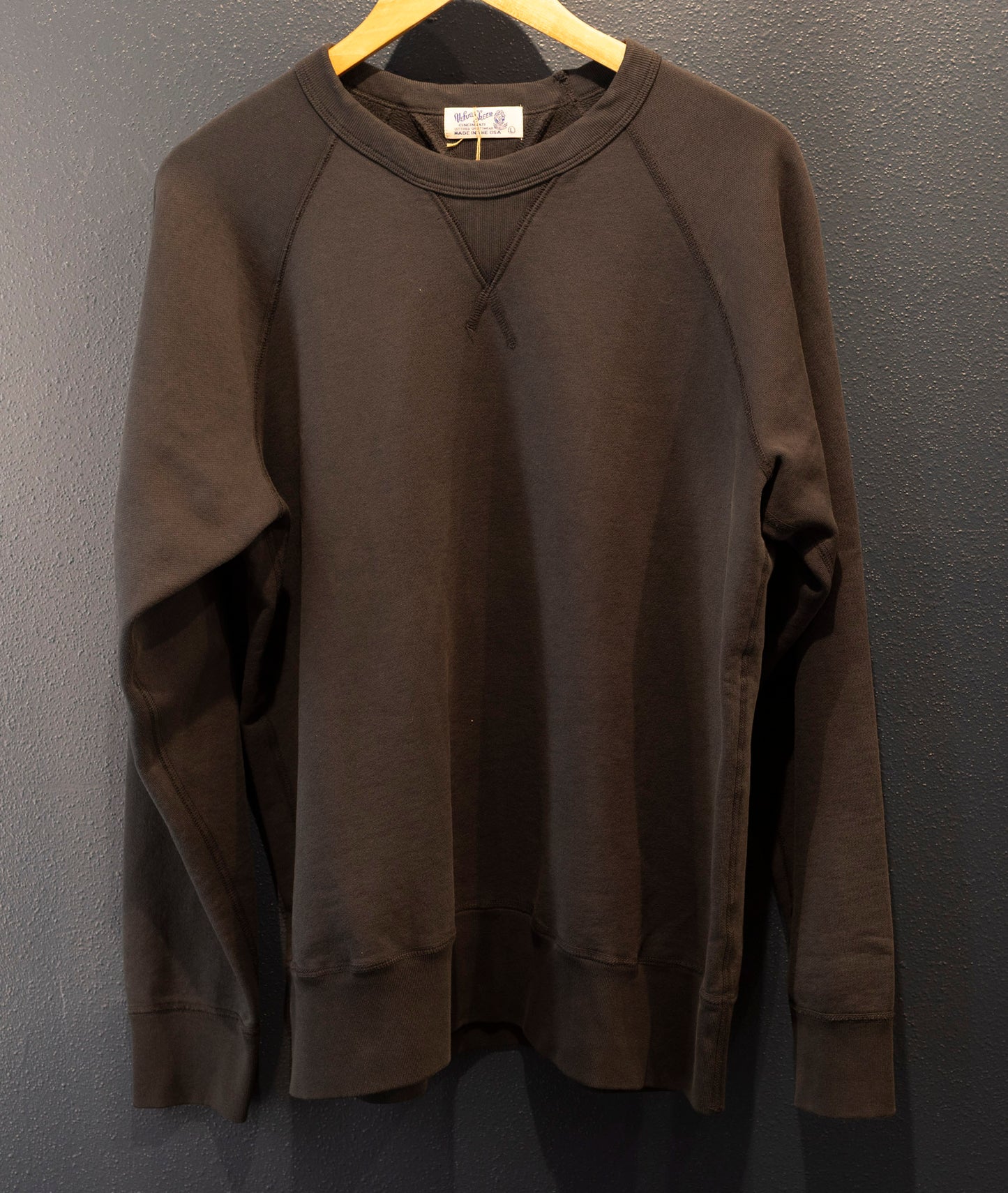 "WV" Raglan Sweat - Black
